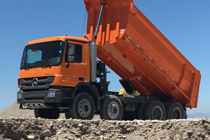 Transporte respaldado por experiencia y flota propia.